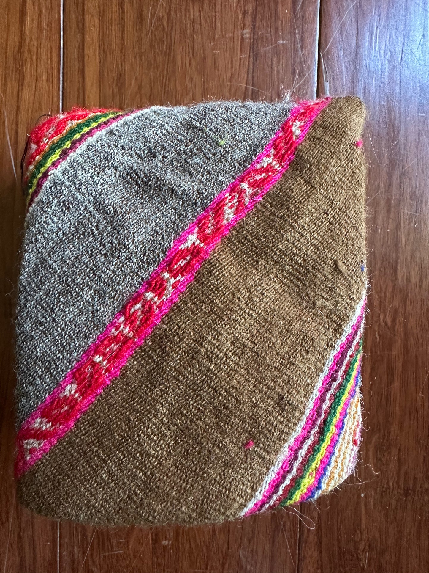 Small Antique Ambassador Mesa Cloth #42